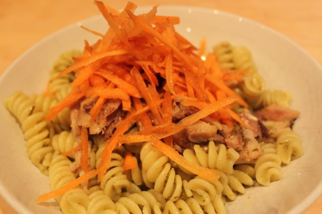 Pesto pasta with sardines and carrots