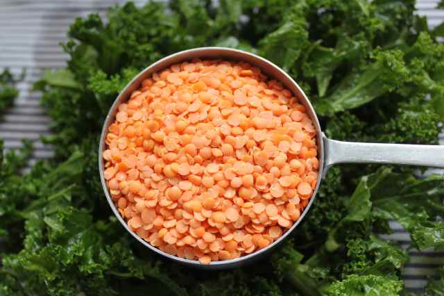 1 cup red lentils and curly kale
