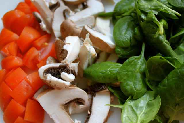 Tomatoes, mushrooms and spinach