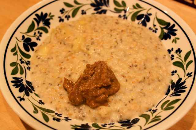Banana and chia porridge with hazlenut butter