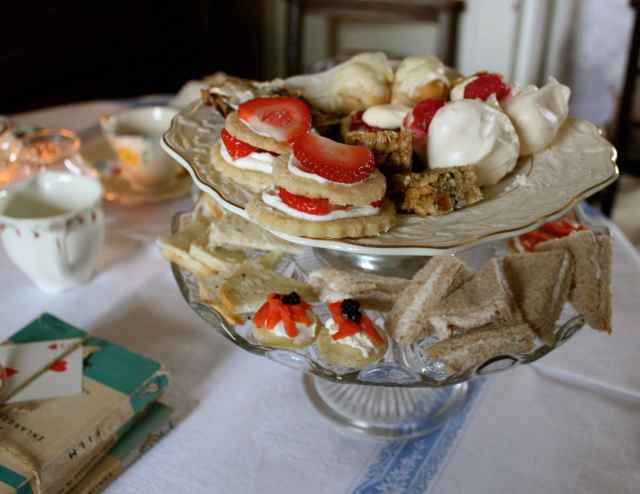 cake and sandwich plates