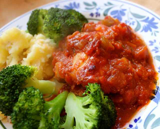 Pollo in potacchio, broccoli and mash close up