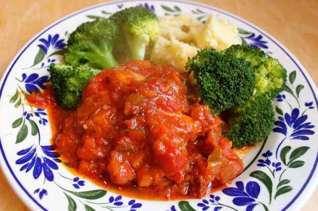 Pollo in Potacchio with broccoli and mash
