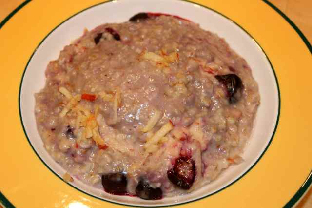 Poridge with blueberries and apple 2