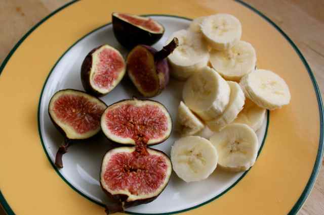 3 figs and banana