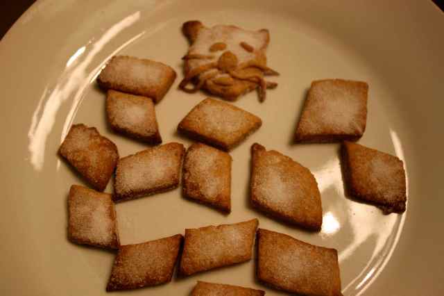 Cinnamon pastry shapes