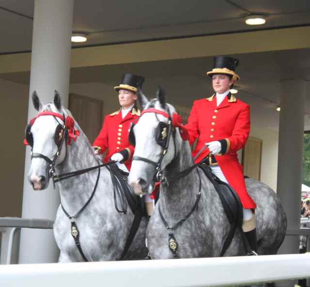 Here comes the Queen