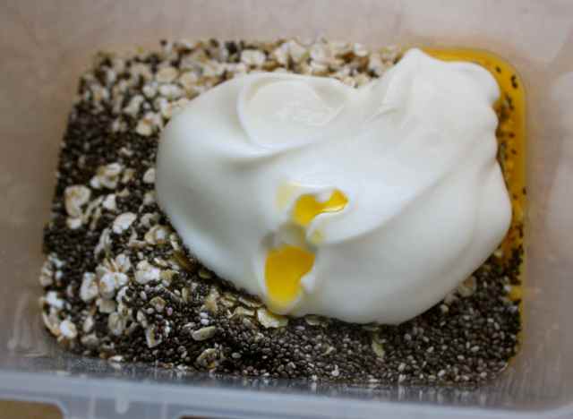 oats, yogurt and chia