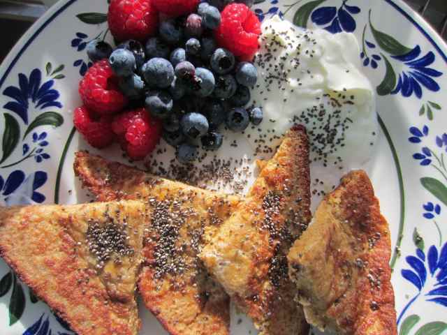 Eggy bread with fruit