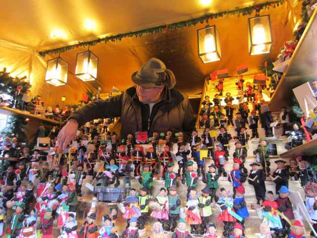 Bavarian hat sells prone people