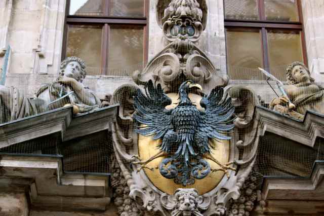 Rathaus sculptures 2