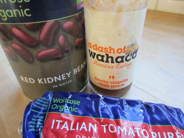 Red kidney beans puree and chipotle