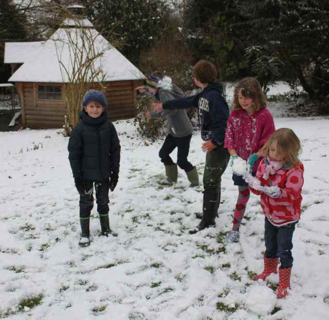 kids in snow