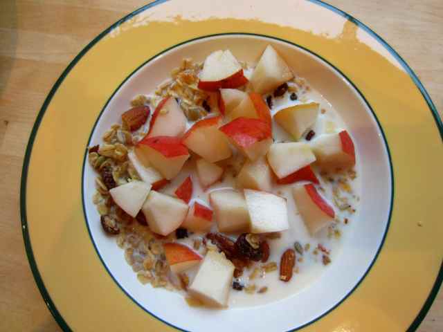 Muesli and pear 1