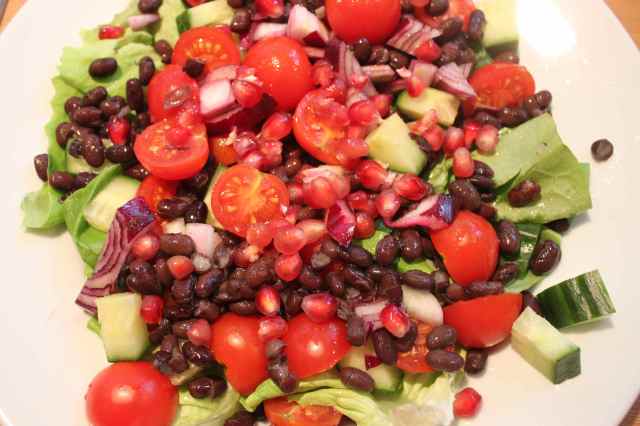 Pomegranate and black bean salad 2