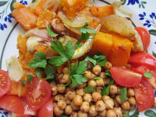 Merguez chick peas close up