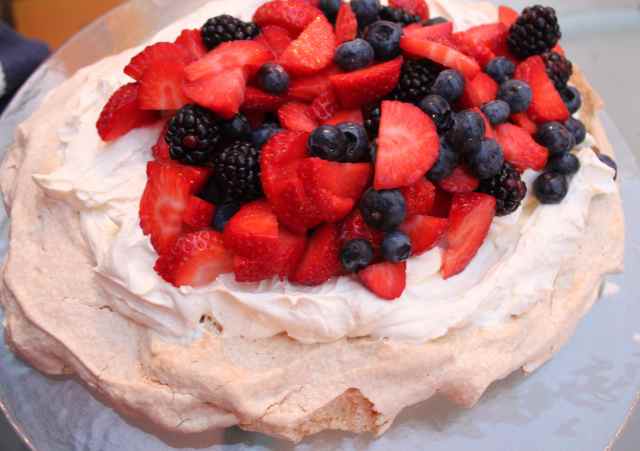 Berry Pavolva