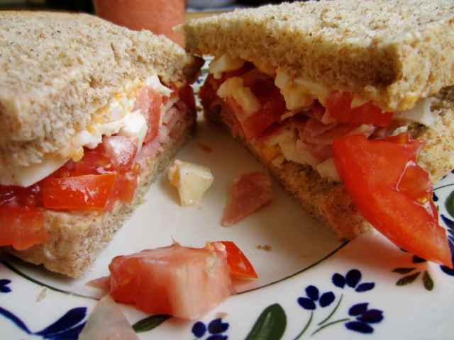 egg, ham and tomato sandwich