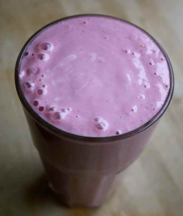 raspberry and cashew smoothie