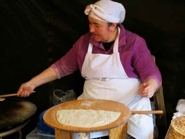 Turkish lady rolling wraps