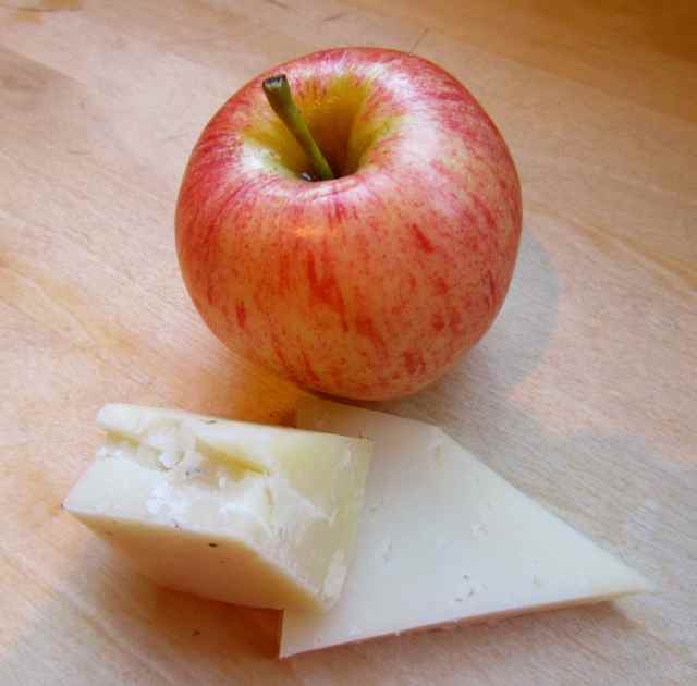 Apple and Manchengo