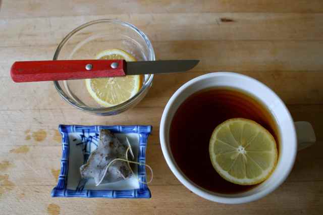 Black tea with lemon