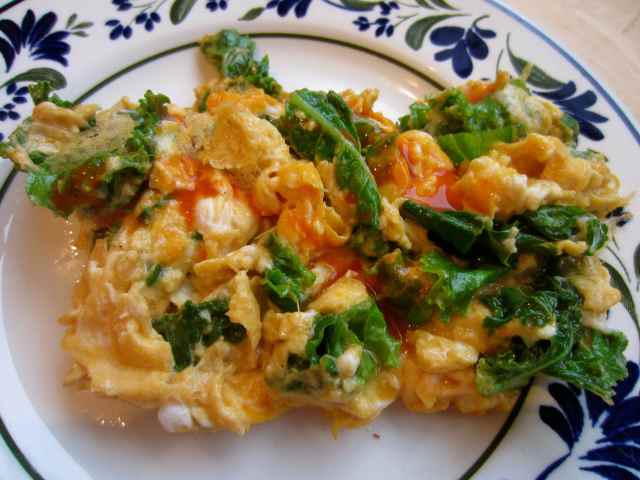 eggs and kale and cholula
