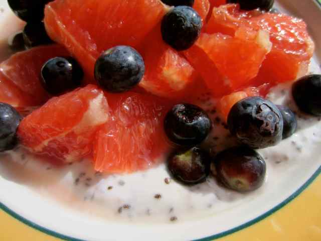 Grapefruit, blueberries and yogurt