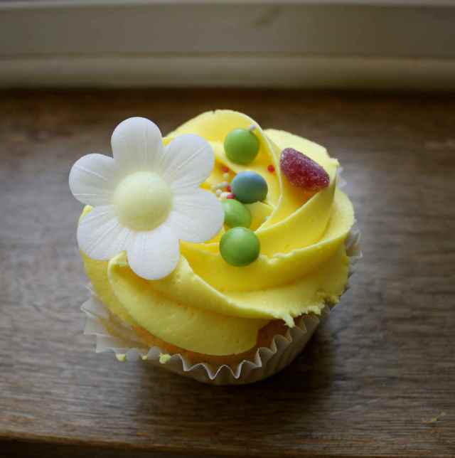 Lemon cupcake