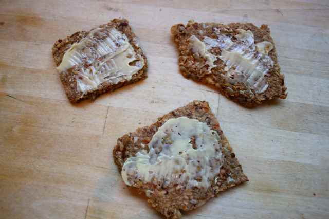 3 nut and flax crackers