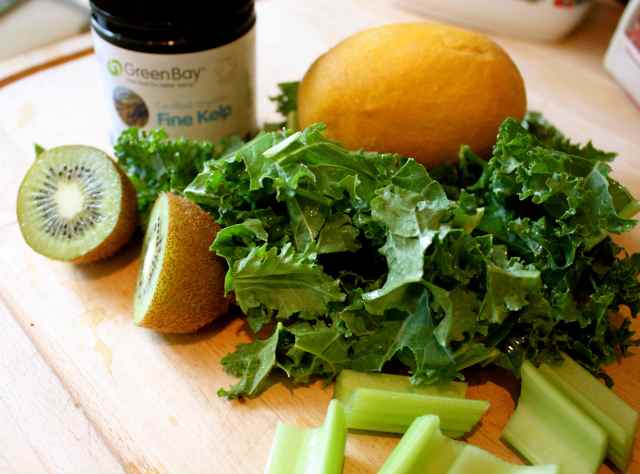 green smoothie ingredients and kelo