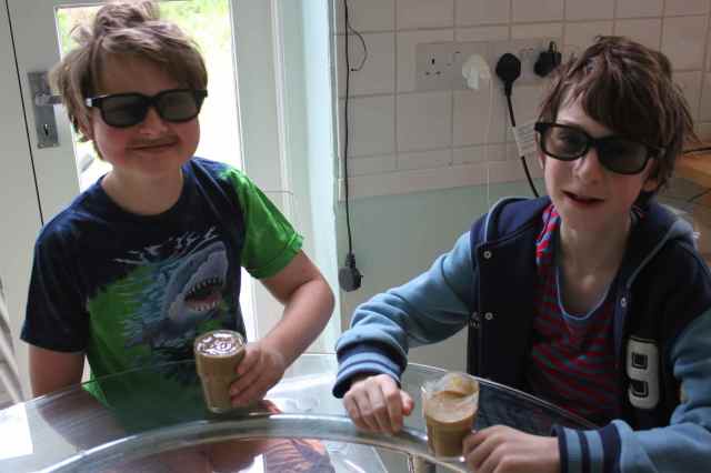 H and H with smoothies and glasses