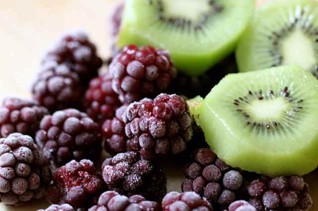 Blackberries and kiwi