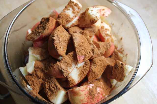 Cinnamon on cherry and apple pie