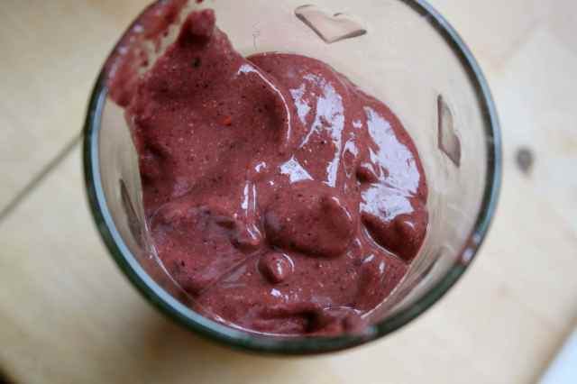 Green and berry smoothie