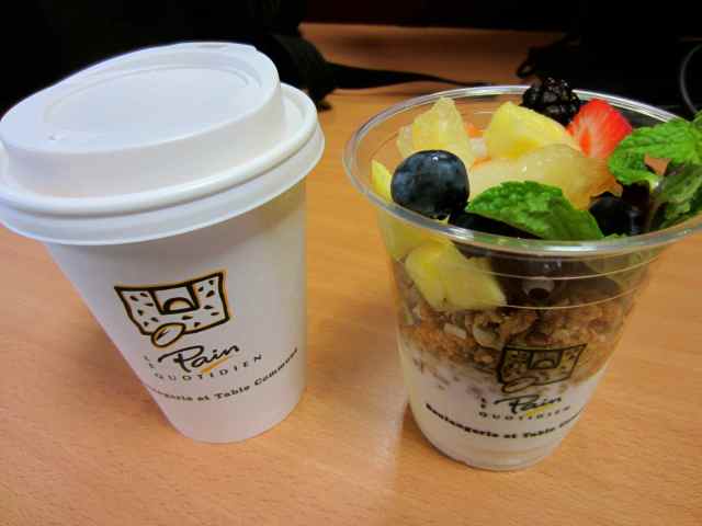 Le Pain Q granola Parfait 1