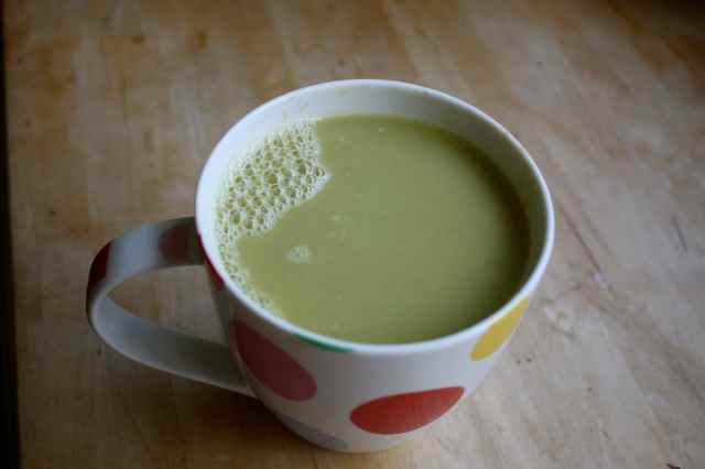 Pea soup in mug
