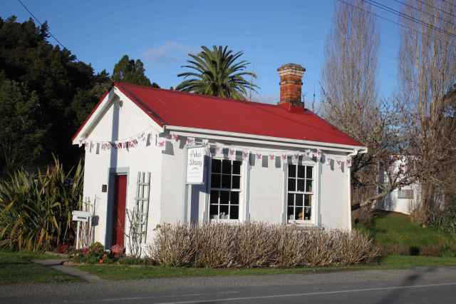 Puhoi library