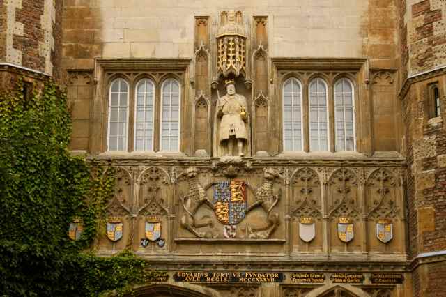 Henry VIII with chir leg