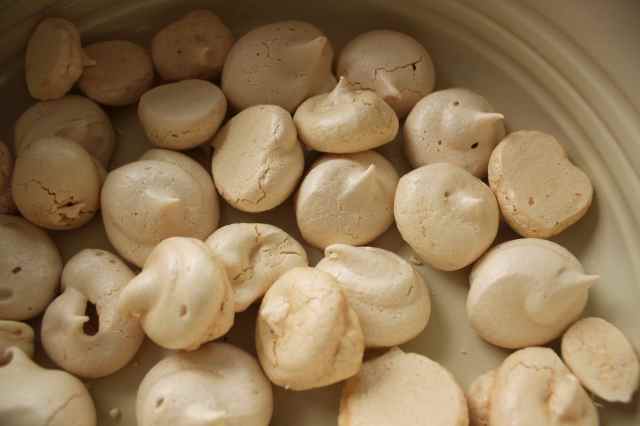 Maddi's meringues