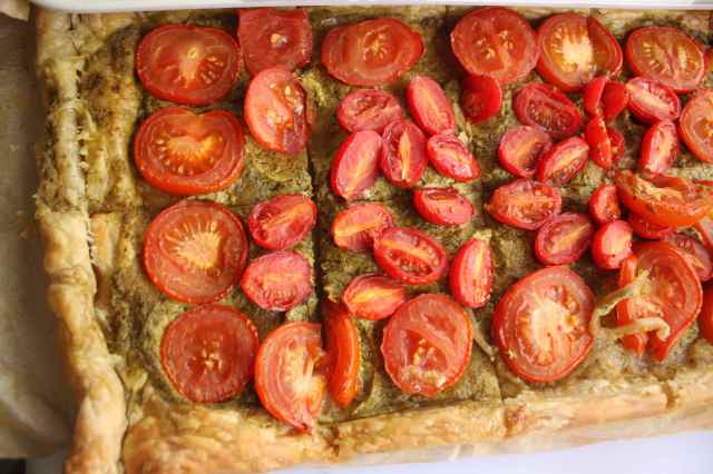 pesto and tomato tart