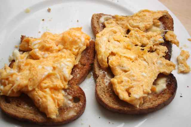 scrambled egg on toast 12-9