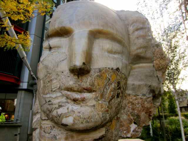 Head statue