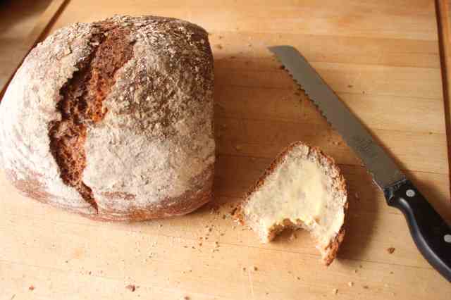 rye bread with slice