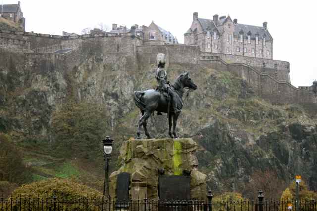 Edinburgh statue