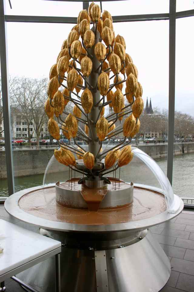 chocolate fountain 2