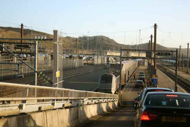 going in to Le Tunnel