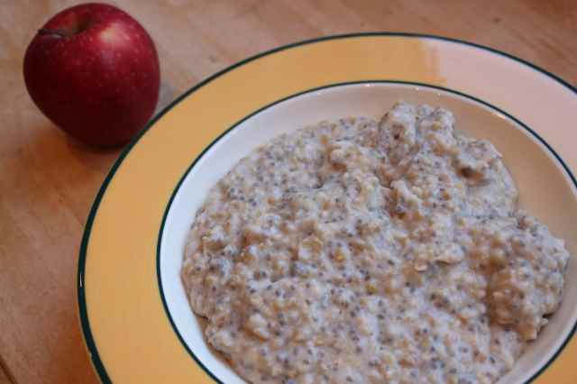 oats with red apple