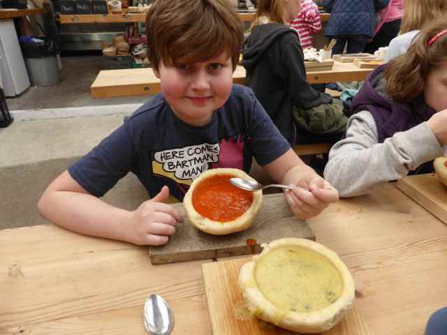 H eating soup in bread