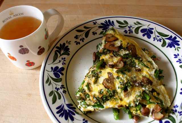 green tea and omelette
